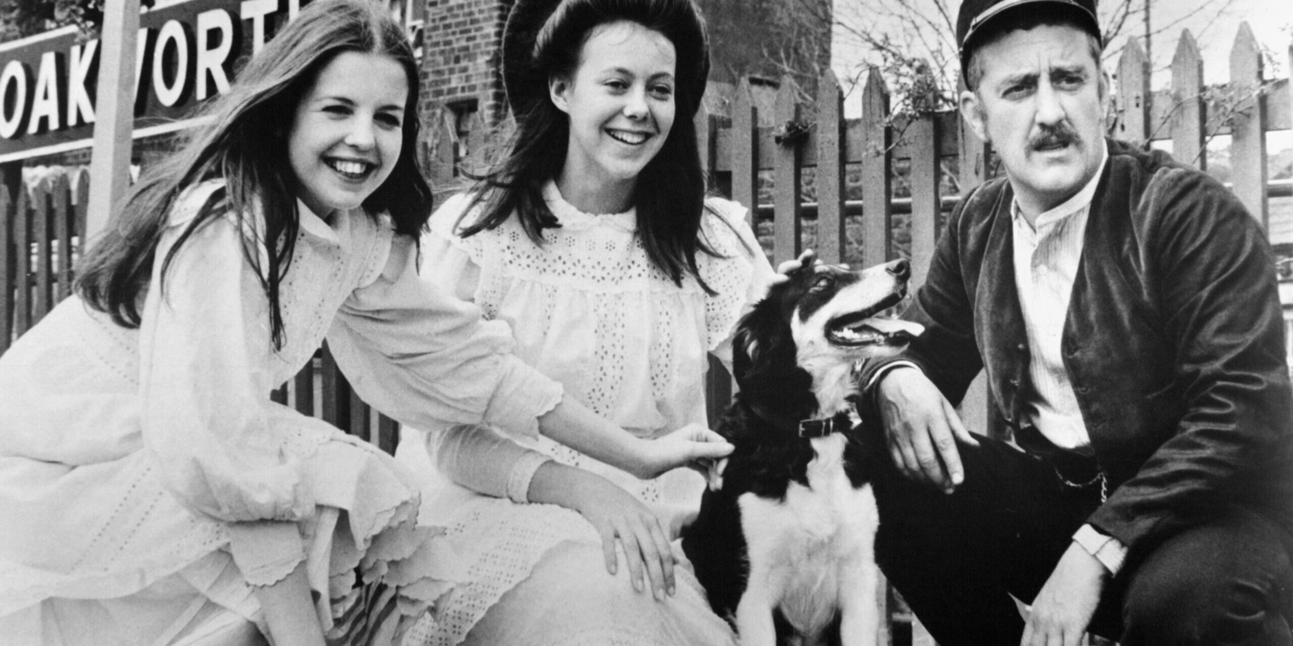 Sally Thomsett and Jenny Agutter meet Bernard Cribbins in a scene from the film 'The Railway Children', 1970. (Photo by Universal/Getty Images)